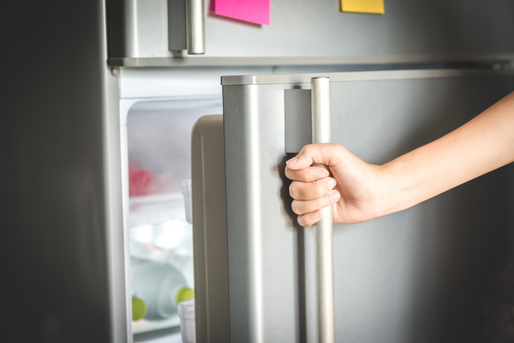 Можно ли поставить холодильник в помещение без отопления: Как мороз влияет на производительность